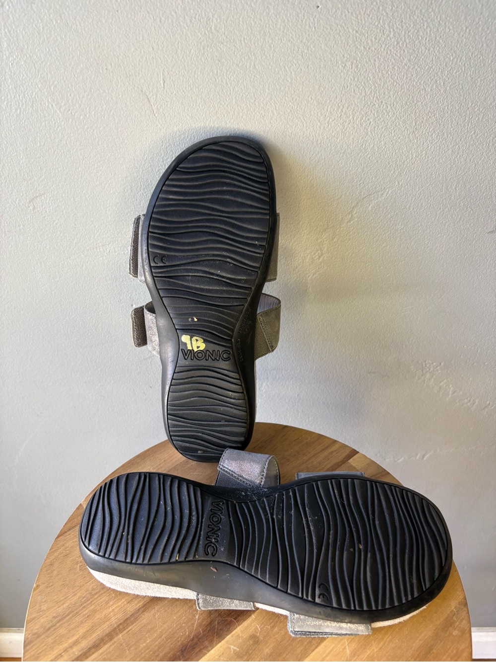 Vionic Gray Riley Slide Sandals ~ Size 6.5 - Picture 10 of 10